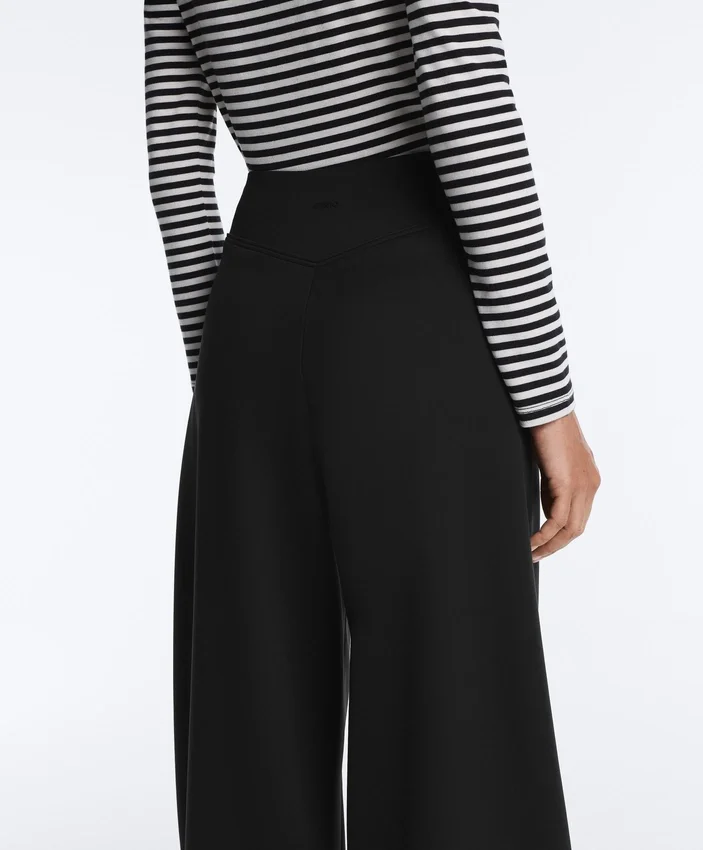 Pantalones de talle alto y pierna ancha con efecto neopreno Pantalones de talle alto y pierna ancha con efecto neopreno