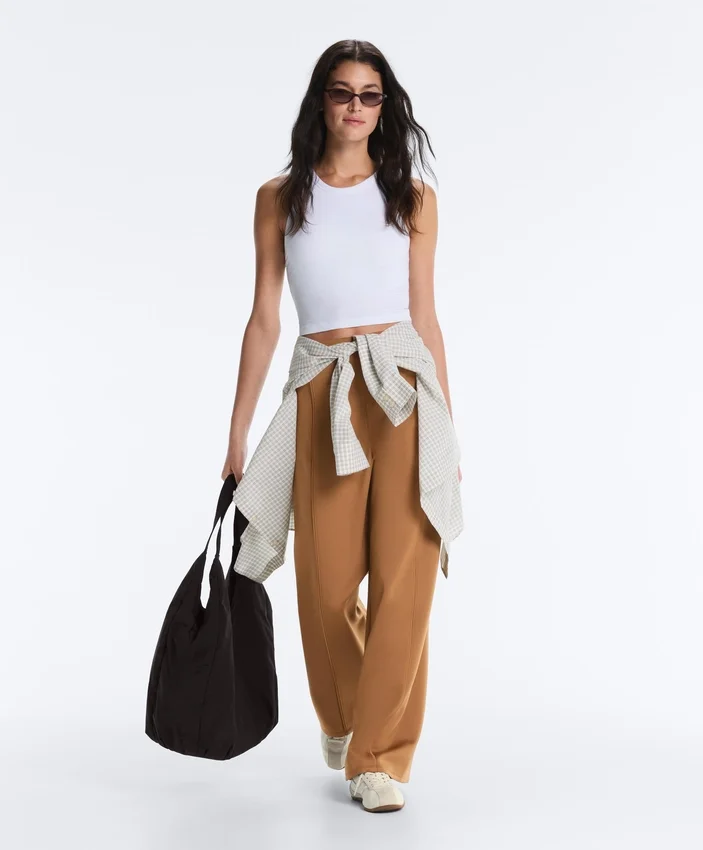 Pantalones de talle alto y pierna ancha con efecto neopreno Pantalones de talle alto y pierna ancha con efecto neopreno