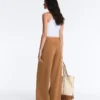 Pantalones de talle alto y pierna ancha con efecto neopreno Pantalones de talle alto y pierna ancha con efecto neopreno
