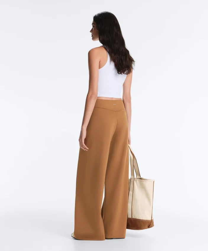 Pantalones de talle alto y pierna ancha con efecto neopreno Pantalones de talle alto y pierna ancha con efecto neopreno