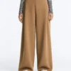 Pantalones de tiro alto de sarga y pierna ancha con pliegues Pantalones de tiro alto de sarga y pierna ancha con pliegues