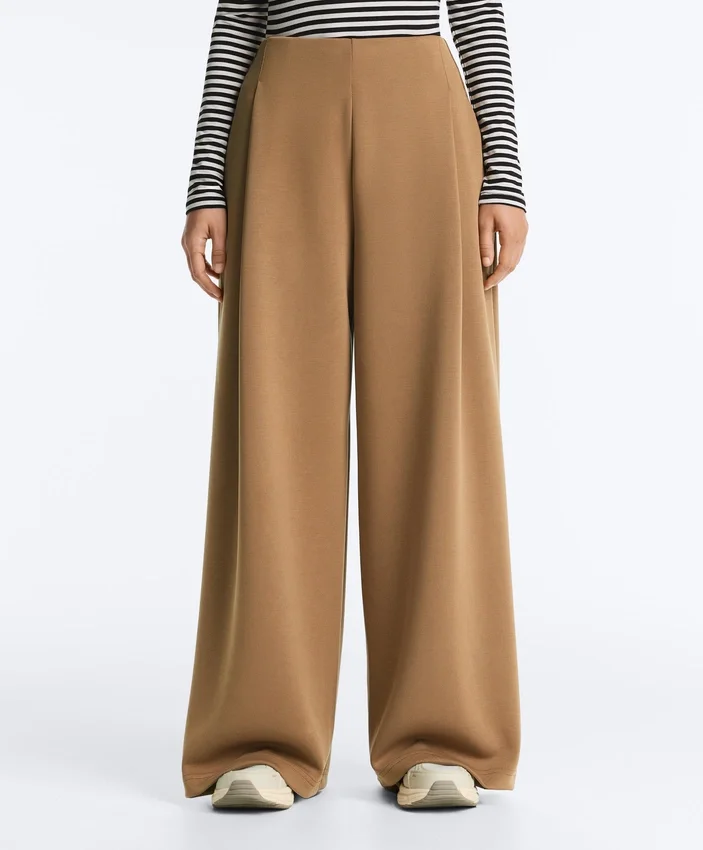 Pantalones de tiro alto de sarga y pierna ancha con pliegues Pantalones de tiro alto de sarga y pierna ancha con pliegues