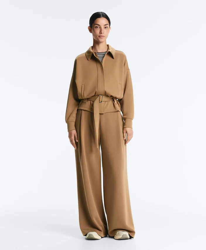 Pantalones de tiro alto de sarga y pierna ancha con pliegues Pantalones de tiro alto de sarga y pierna ancha con pliegues