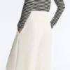 Pantalones de tiro alto de sarga y pierna ancha con pliegues Pantalones de tiro alto de sarga y pierna ancha con pliegues
