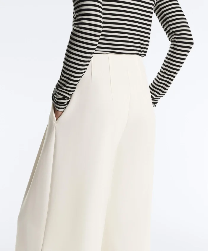 Pantalones de tiro alto de sarga y pierna ancha con pliegues Pantalones de tiro alto de sarga y pierna ancha con pliegues