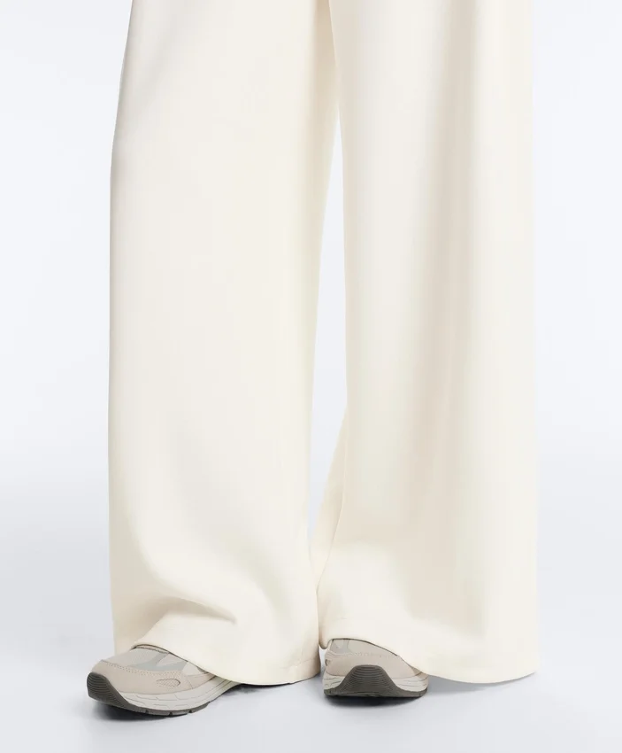 Pantalones de tiro alto de sarga y pierna ancha con pliegues Pantalones de tiro alto de sarga y pierna ancha con pliegues