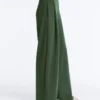 Pantalones de tiro alto de sarga y pierna ancha con pliegues Pantalones de tiro alto de sarga y pierna ancha con pliegues