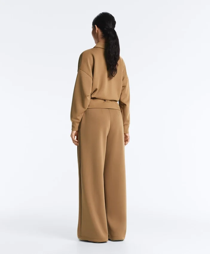 Pantalones de tiro alto de sarga y pierna ancha con pliegues Pantalones de tiro alto de sarga y pierna ancha con pliegues