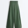 Pantalones de tiro alto de sarga y pierna ancha con pliegues Pantalones de tiro alto de sarga y pierna ancha con pliegues