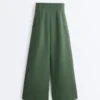 Pantalones de tiro alto de sarga y pierna ancha con pliegues Pantalones de tiro alto de sarga y pierna ancha con pliegues