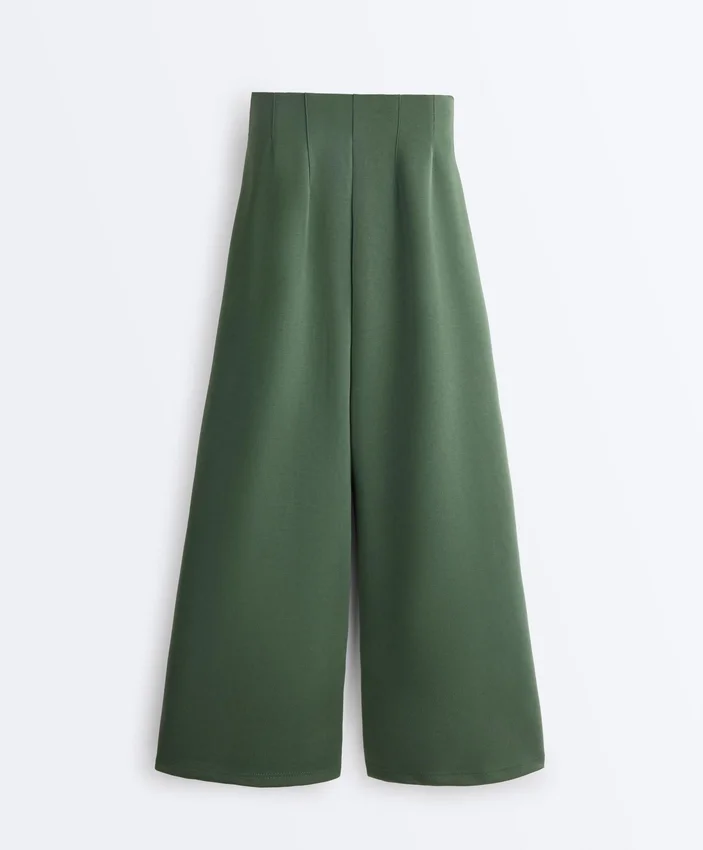 Pantalones de tiro alto de sarga y pierna ancha con pliegues Pantalones de tiro alto de sarga y pierna ancha con pliegues