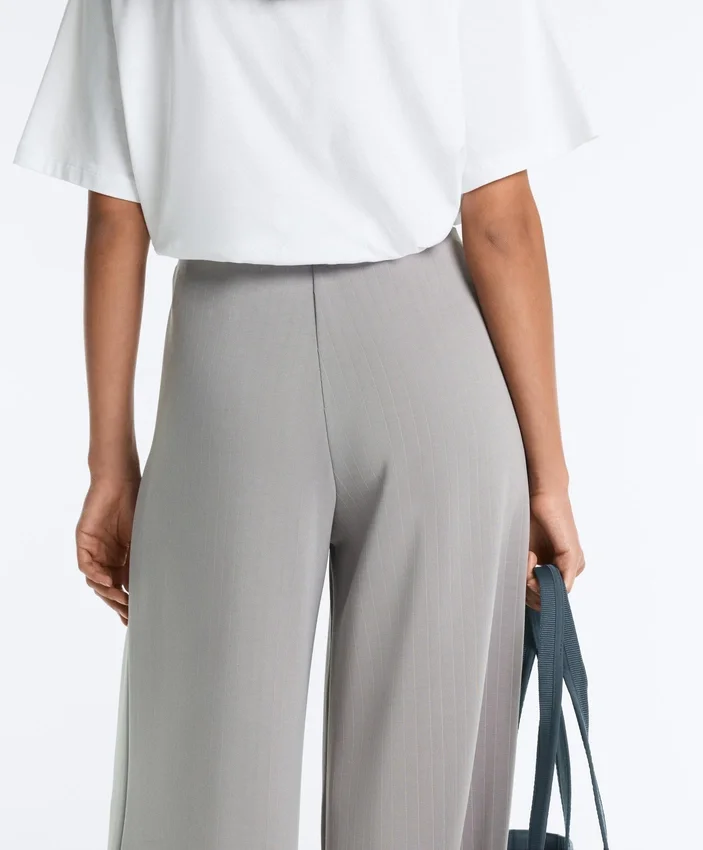 Pantalones largos plisados con modal Soft Touch Pantalones largos plisados con modal Soft Touch