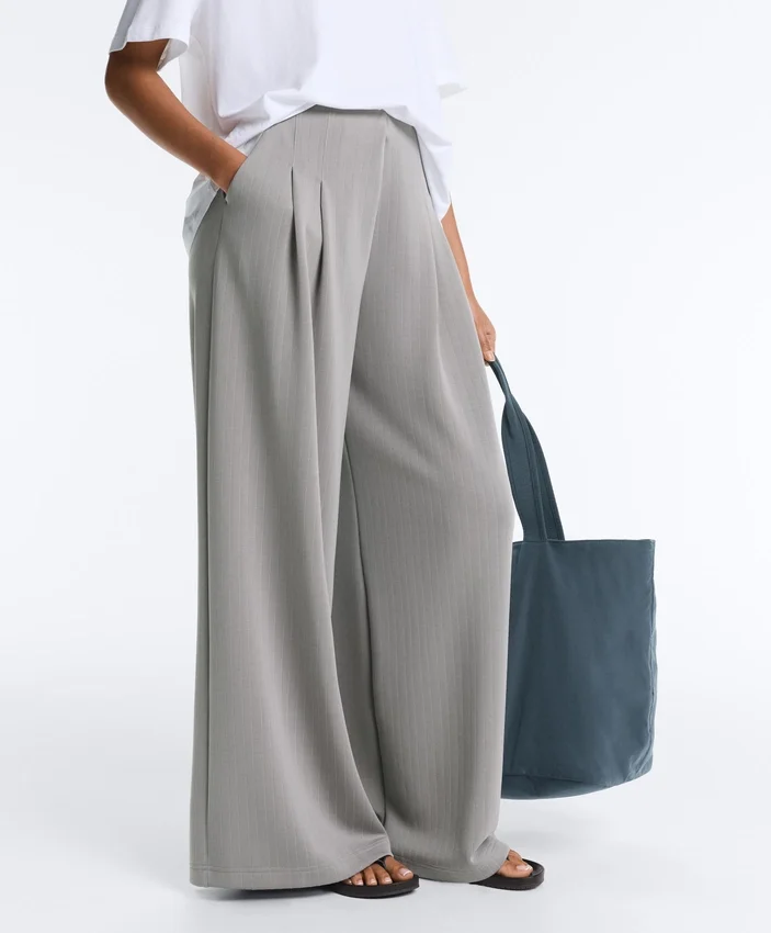 Pantalones largos plisados con modal Soft Touch Pantalones largos plisados con modal Soft Touch