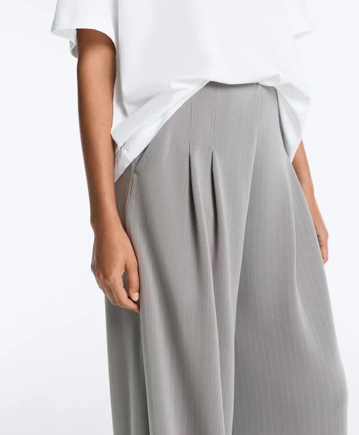 Pantalones largos plisados con modal Soft Touch Pantalones largos plisados con modal Soft Touch