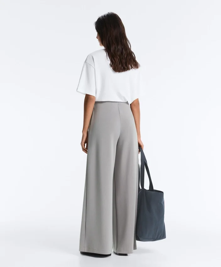 Pantalones largos plisados con modal Soft Touch Pantalones largos plisados con modal Soft Touch