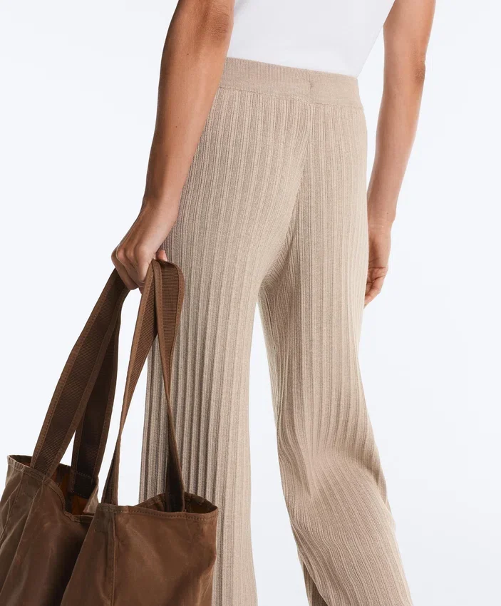 Pantalones rectos de punto acanalado Pantalones rectos de punto acanalado