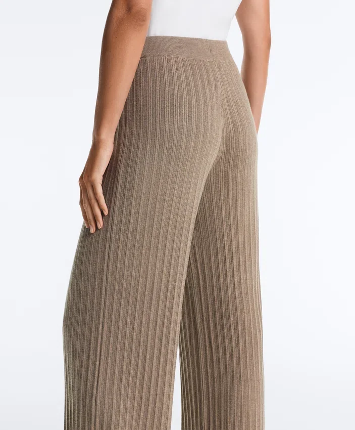 Pantalones rectos de punto acanalado Pantalones rectos de punto acanalado