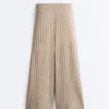 Pantalones rectos de punto acanalado Pantalones rectos de punto acanalado