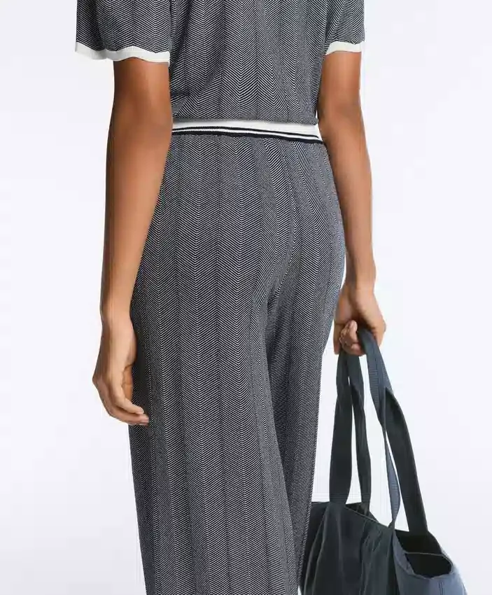 Pantalones rectos de punto con diseño en espiga Pantalones rectos de punto con diseño en espiga