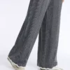 Pantalones rectos de punto con diseño en espiga Pantalones rectos de punto con diseño en espiga