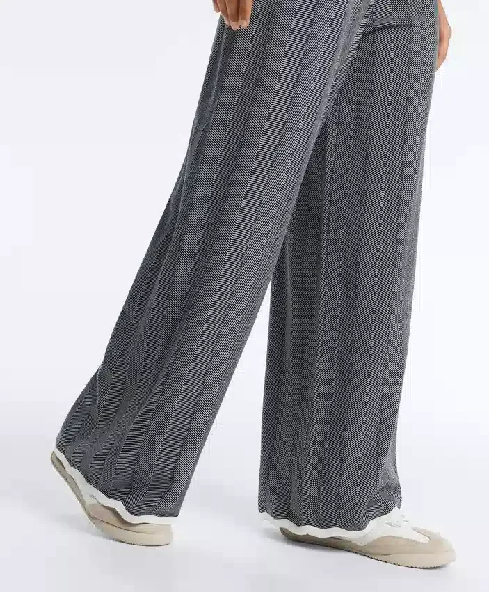 Pantalones rectos de punto con diseño en espiga Pantalones rectos de punto con diseño en espiga