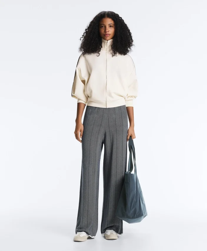 Pantalones rectos de punto con diseño en espiga Pantalones rectos de punto con diseño en espiga