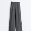 Pantalones rectos de punto con diseño en espiga Pantalones rectos de punto con diseño en espiga