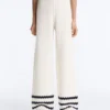 Pantalones rectos de punto con textura ondulada Pantalones rectos de punto con textura ondulada
