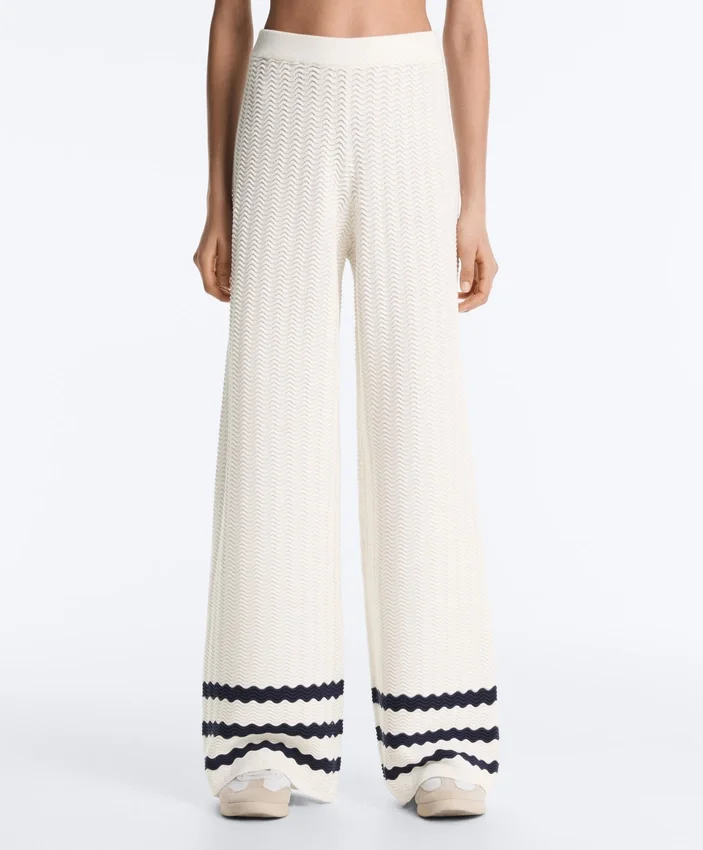 Pantalones rectos de punto con textura ondulada Pantalones rectos de punto con textura ondulada