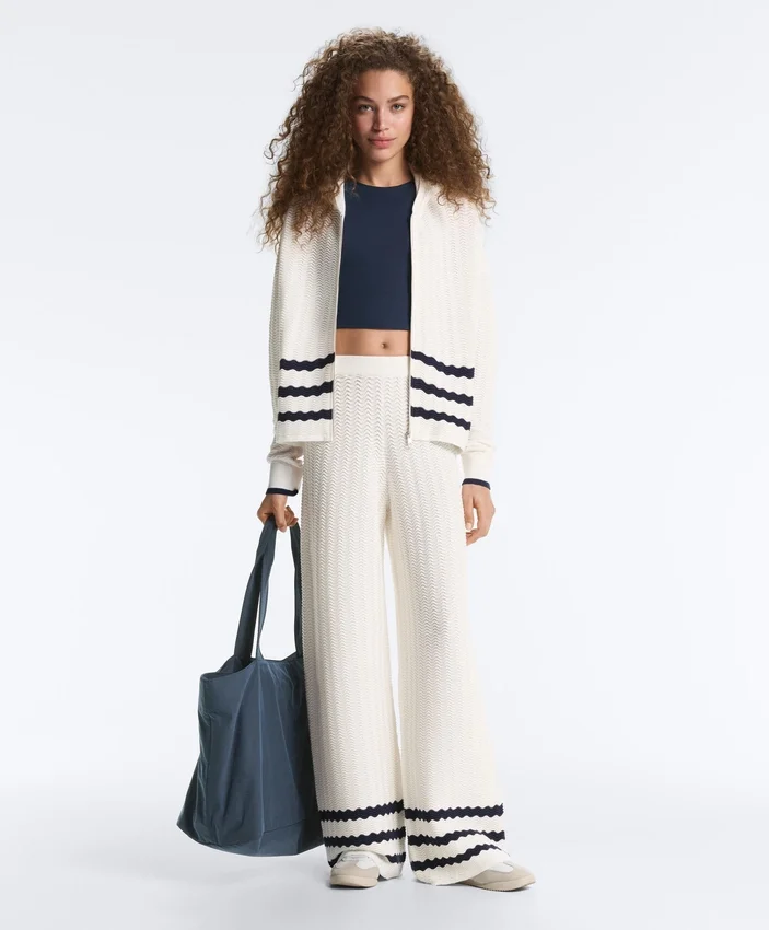 Chaqueta con capucha de punto ondulado Chaqueta con capucha de punto ondulado