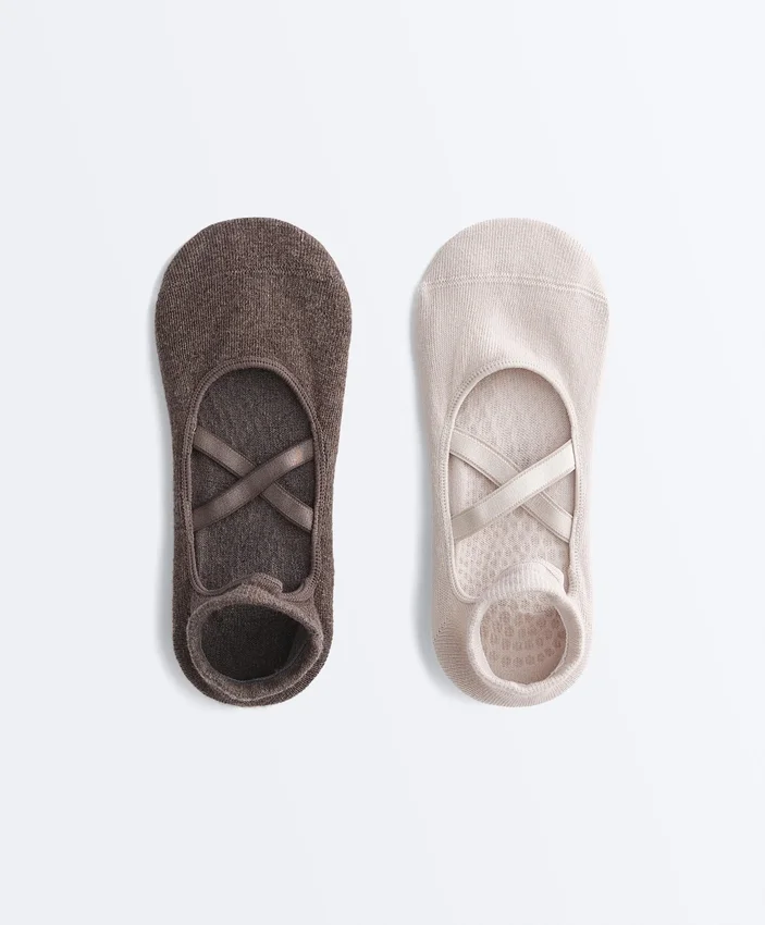Paquete de 2 pares de calcetines de mezcla de algodón para yoga y pilates con tiras cruzadas Paquete de 2 pares de calcetines de mezcla de algodón para yoga y pilates con tiras cruzadas
