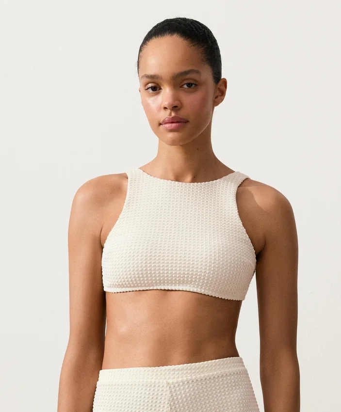 Partes de arriba de bikini de croché con textura de burbujas Partes de arriba de bikini de croché con textura de burbujas