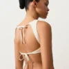 Partes de arriba de bikini de croché con textura de burbujas Partes de arriba de bikini de croché con textura de burbujas