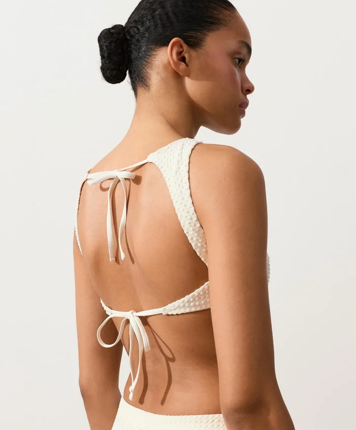 Partes de arriba de bikini de croché con textura de burbujas Partes de arriba de bikini de croché con textura de burbujas