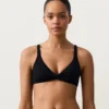 Partes de arriba de bikini de piqué con cuello halter y lazo en la espalda Partes de arriba de bikini de piqué con cuello halter y lazo en la espalda