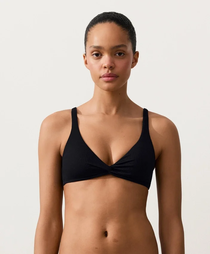 Partes de arriba de bikini de piqué con cuello halter y lazo en la espalda Partes de arriba de bikini de piqué con cuello halter y lazo en la espalda