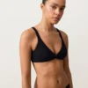 Partes de arriba de bikini de piqué con cuello halter y lazo en la espalda Partes de arriba de bikini de piqué con cuello halter y lazo en la espalda