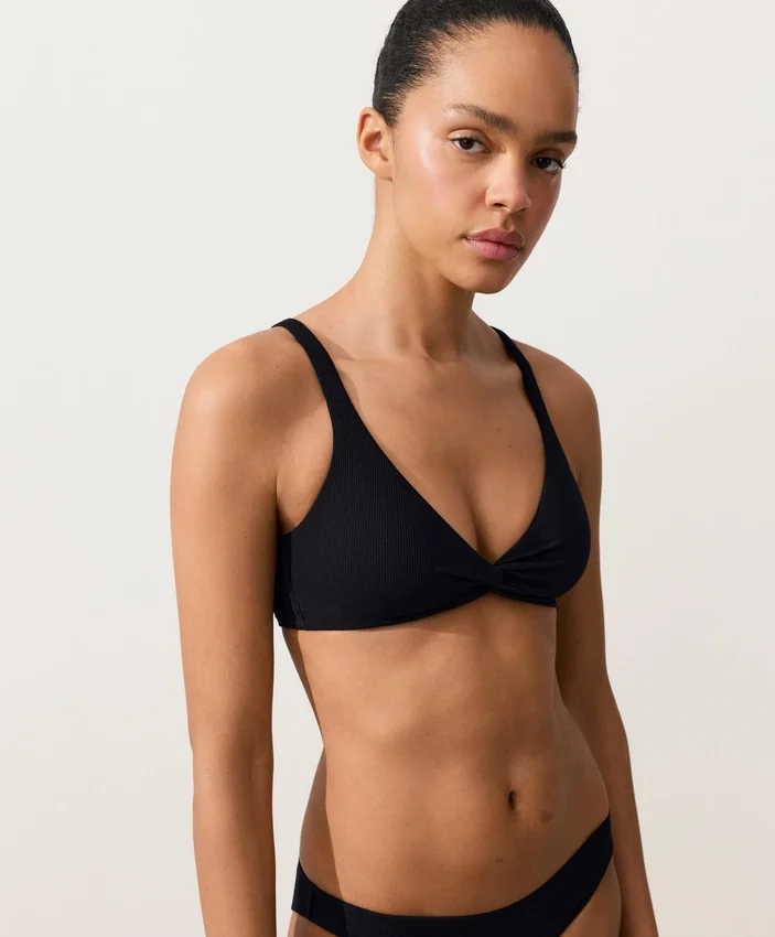 Partes de arriba de bikini de piqué con cuello halter y lazo en la espalda Partes de arriba de bikini de piqué con cuello halter y lazo en la espalda