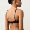 Partes de arriba de bikini de piqué con cuello halter y lazo en la espalda Partes de arriba de bikini de piqué con cuello halter y lazo en la espalda