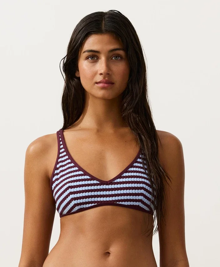 Partes de arriba de bikini halter con textura a rayas Partes de arriba de bikini halter con textura a rayas