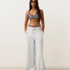 Partes de arriba de bikini halter con textura a rayas Partes de arriba de bikini halter con textura a rayas