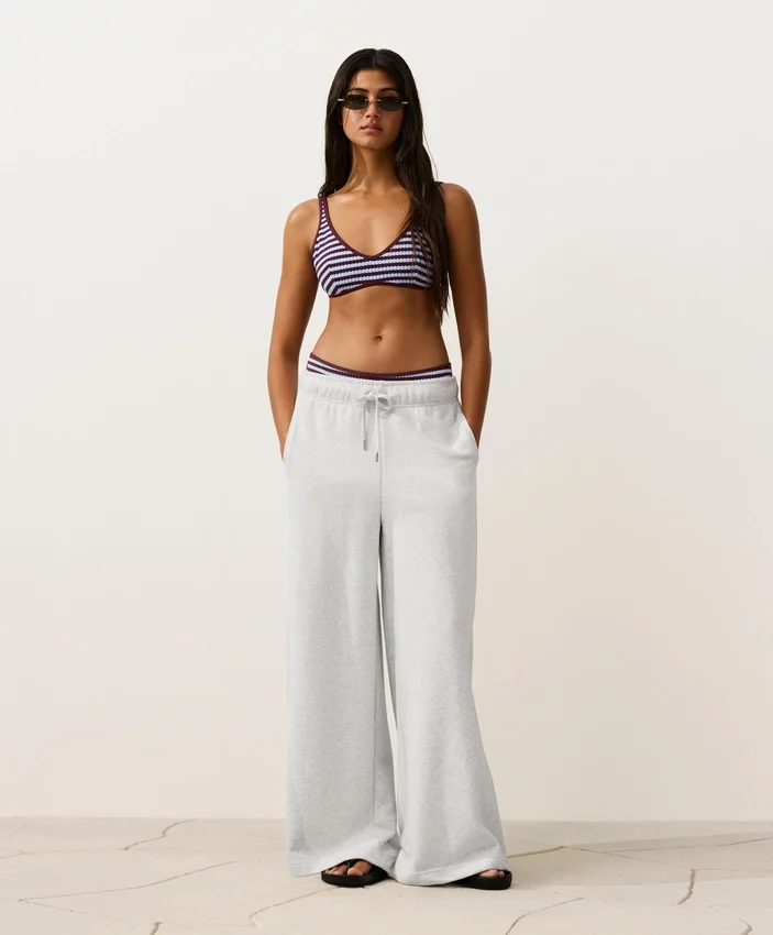 Partes de arriba de bikini halter con textura a rayas Partes de arriba de bikini halter con textura a rayas