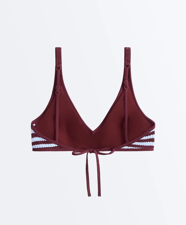 Partes de arriba de bikini halter con textura a rayas Partes de arriba de bikini halter con textura a rayas