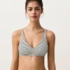 Partes de arriba de bikini halter de jacquard con lunares Partes de arriba de bikini halter de jacquard con lunares