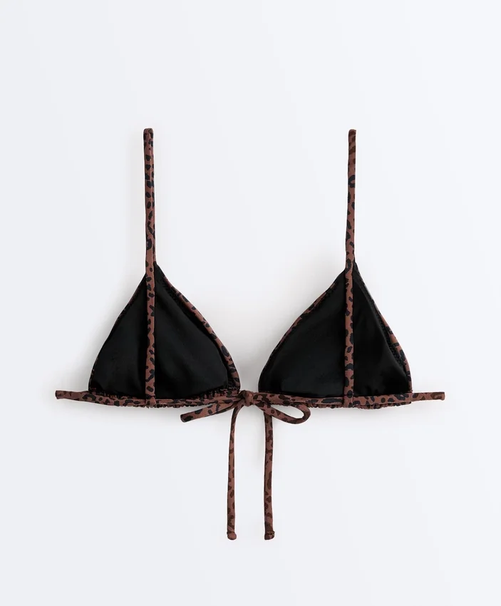 Partes de arriba de bikini triangular con estampado de leopardo Partes de arriba de bikini triangular con estampado de leopardo