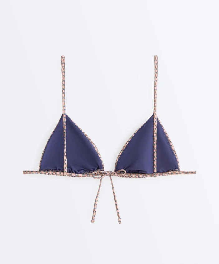 Partes de arriba de bikini triangular con estampado mini y hilo metálico Partes de arriba de bikini triangular con estampado mini y hilo metálico