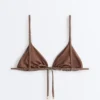 Partes de arriba de bikini triangular con lunares mini Partes de arriba de bikini triangular con lunares mini