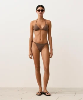 Partes de arriba de bikini triangular con lunares mini Partes de arriba de bikini triangular con lunares mini