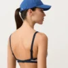 Partes de arriba de bikini triangular con rayas texturizadas Partes de arriba de bikini triangular con rayas texturizadas