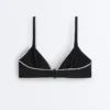 Partes de arriba de bikini triangular con ribete y lazos